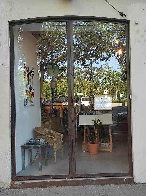 Record Store: Small Black Dots - Record Store & Vinyl Distribution