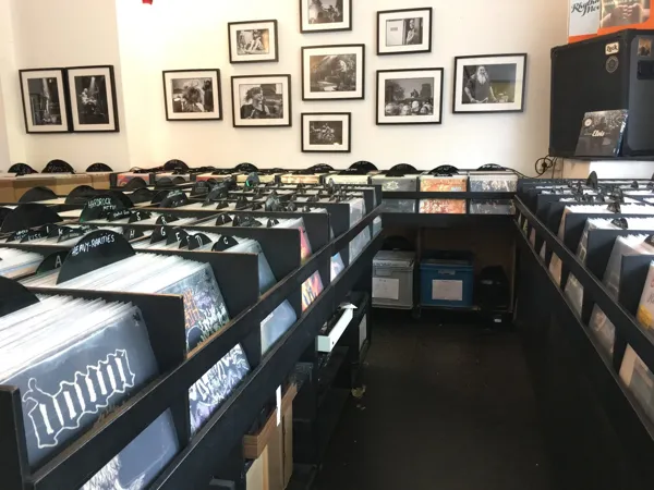 Black Plastic | Schallplatten An- & Verkauf