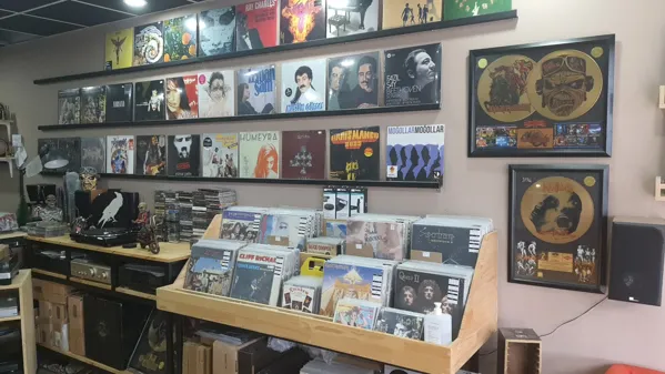 Record store thumbnail: Kuzgun Plak Kafe