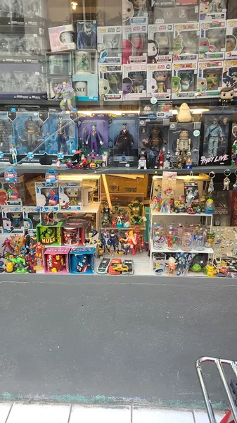 Record store thumbnail: Pop culture shop comics