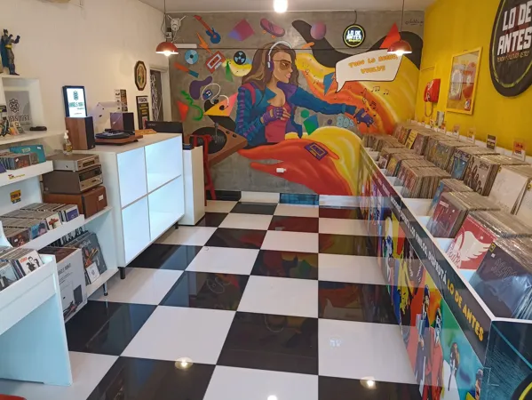 Record Store: DISQUERÍA LO DE ANTES - Discos de Vinilos | Tocadiscos | CDs | Remeras