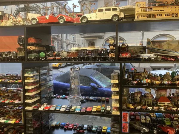 Record Store: Such & Find