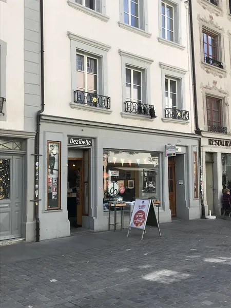 Record Store: Dezibelle GmbH