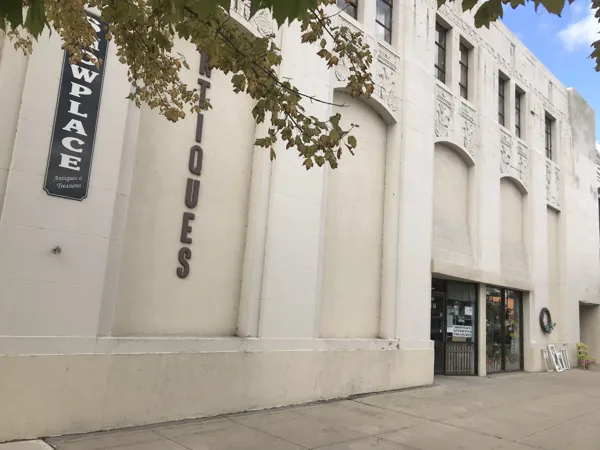 Showplace Antiques & Treasures
