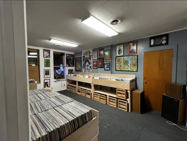Record Store: Now Spinning Records