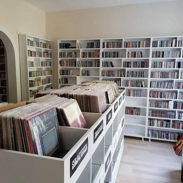 PLAKPEREST Record and Old Books