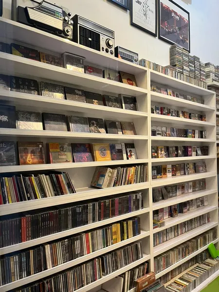 Record Store: Jajan Kaset