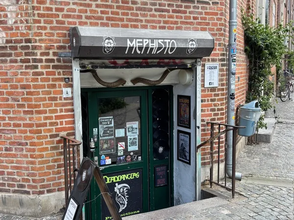 Record Store: Mephisto