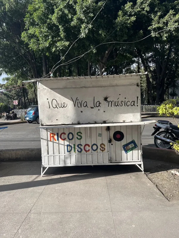 Record store thumbnail: Ricos Discos Que Viva la Música