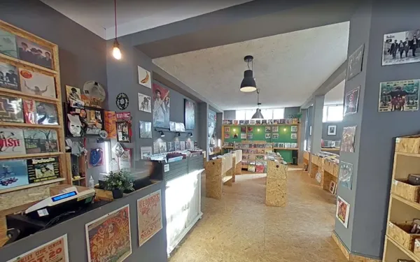 Record Store: Slow Record Shop