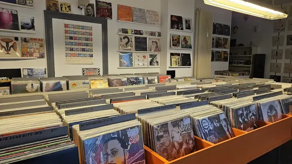 Record Store: Hum Records
