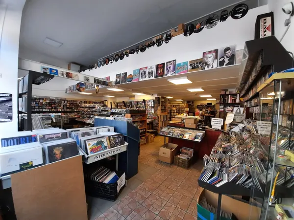 Record Store: Lemezkuckó CD Store