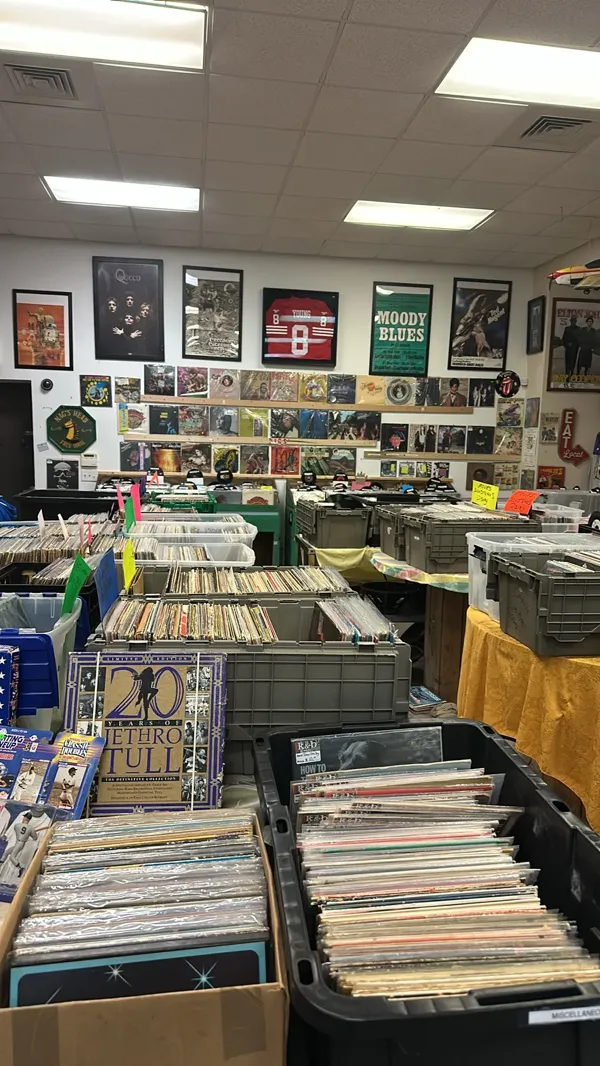 Record store thumbnail: Vinyl Heaven