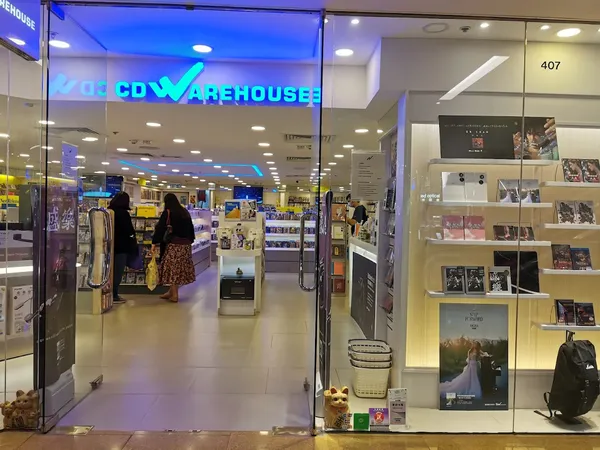 Record Store: CD Warehouse (太古城中心店)