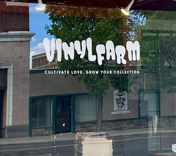 Record Store: VinylFarm