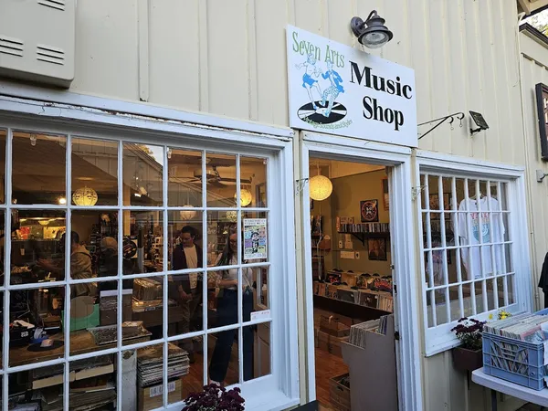 Record store thumbnail: 7 Arts Music