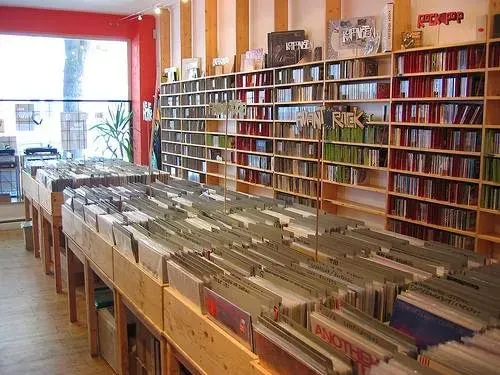 Record Store: a-Musik
