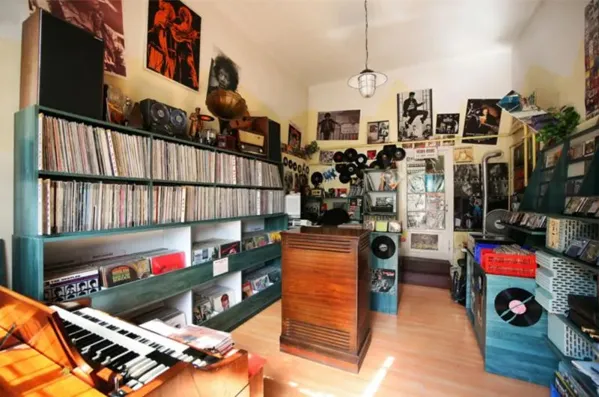 Record store thumbnail: VICTOR AUDIO Hanglemez, bakelit lemezbolt, használt és új LP-CD adás-vétel, Record shop