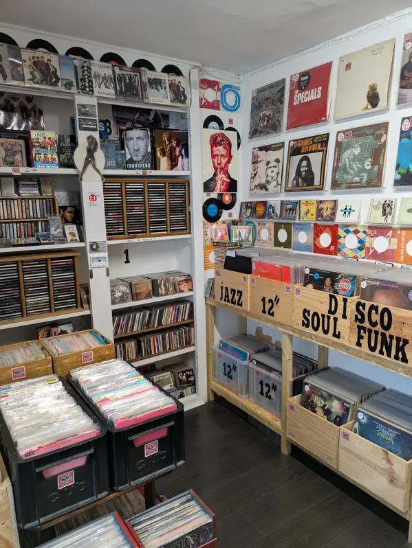 Record store thumbnail: Vinyl Revival