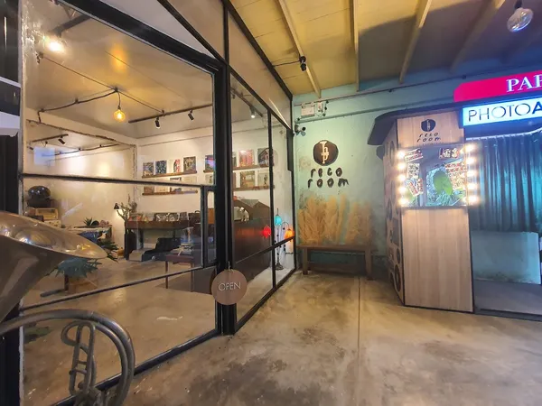 Record store thumbnail: Recoroom vinyl & vintage audio