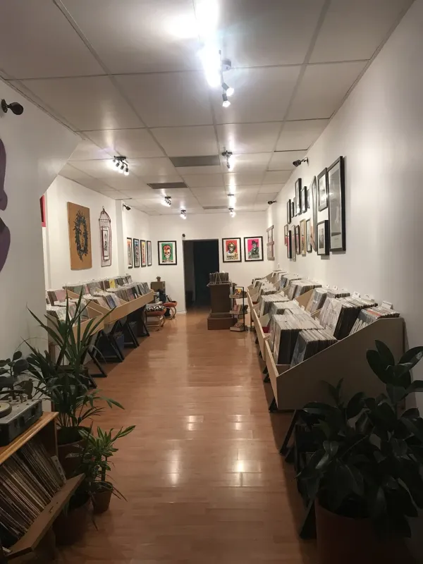 Record Store: Str33t Records