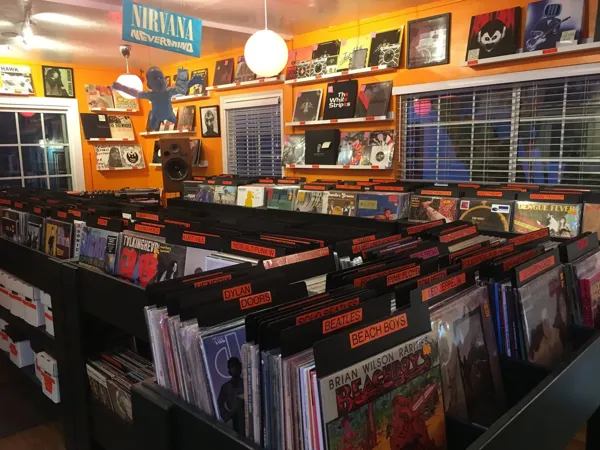 Record store thumbnail: Vinyl Junkies Record shack