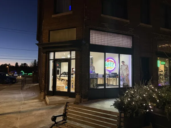 Record store thumbnail: Back To The Vinyl