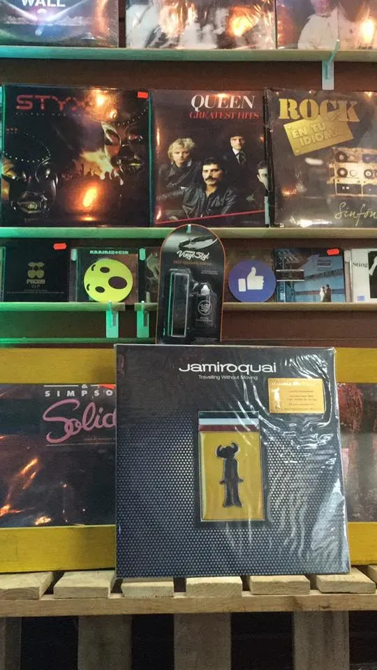 Record store thumbnail: VINYL GARAGE