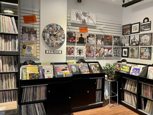 Record store thumbnail: Vinyl Revival