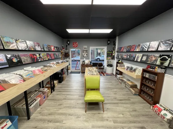 Record store thumbnail: Etown Record Lounge
