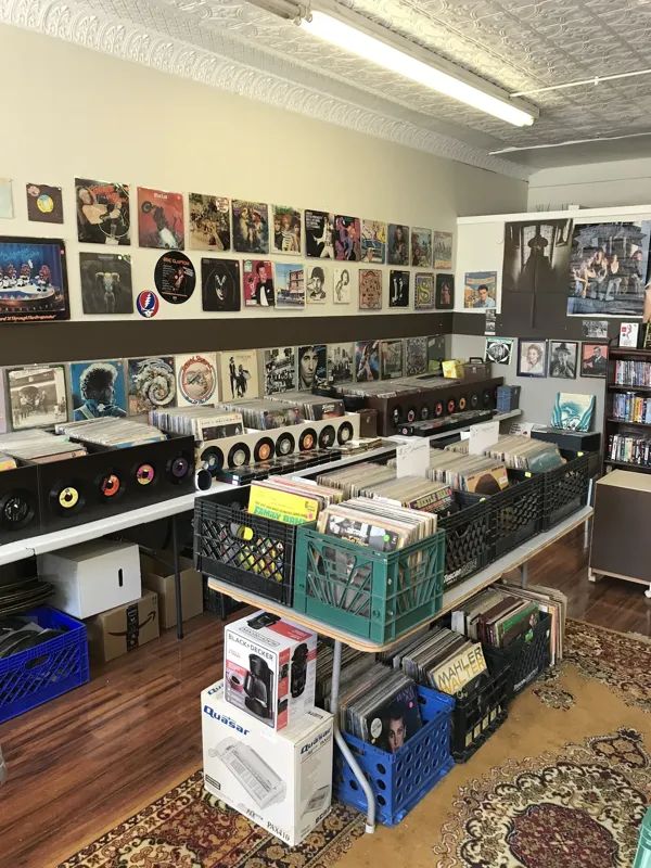 Record store thumbnail: Decades Of Memories