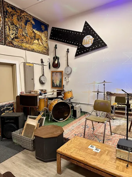 Record store thumbnail: B-Side Records & Vintage