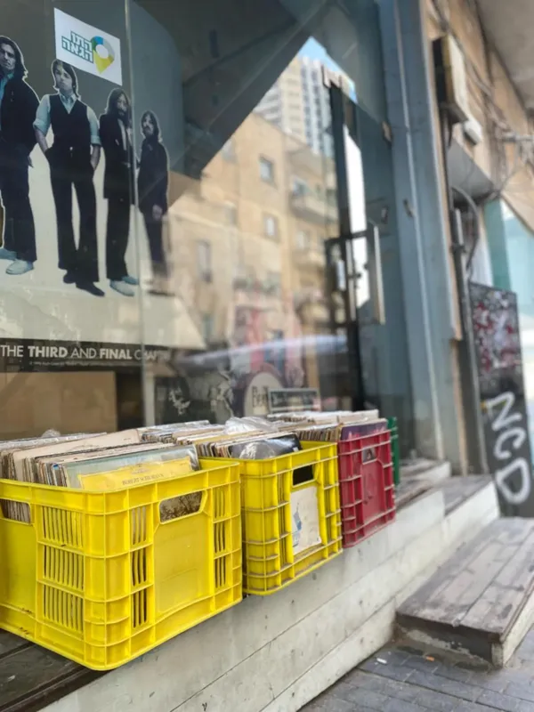 Record Store: התקליטיה של סימון - Simon's Record Store