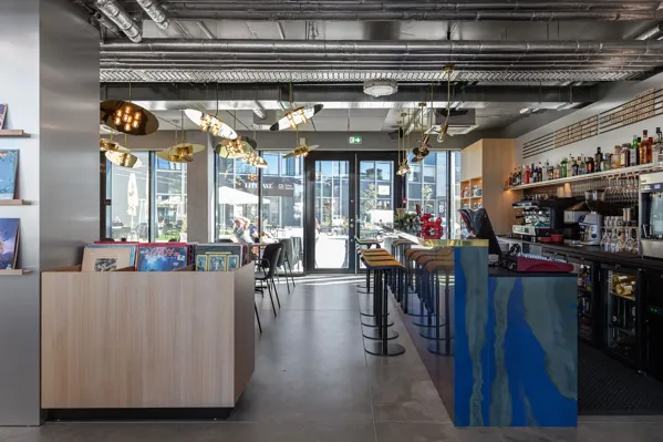 Record Store: Terminal Records&Bar