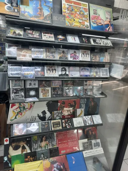 Record Store: Disquería Memorabilia Vinilos y CDs
