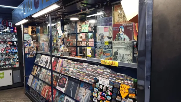 Record Store: Discovery by gigi