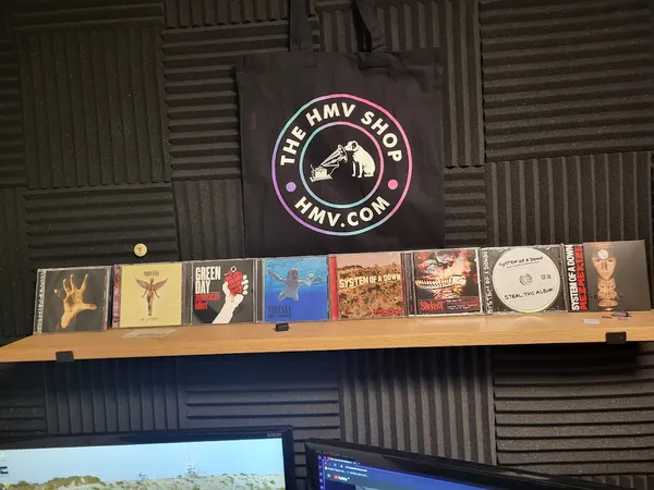 Record store thumbnail: hmv
