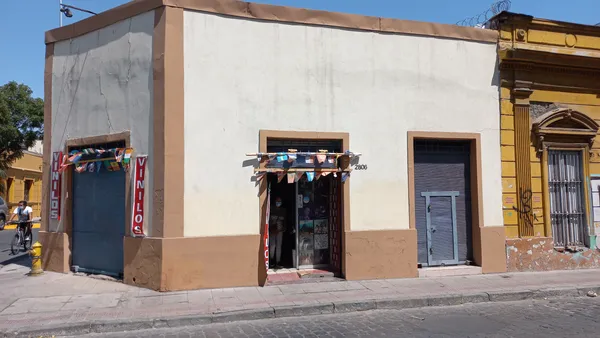 Record Store: Vinilos Brieba