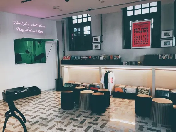 White Label Records & Bar