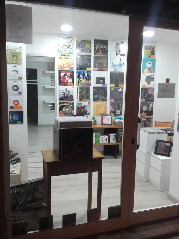 Record Store: PIULA Discos