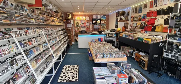 Record store thumbnail: RECORDS & RETRO