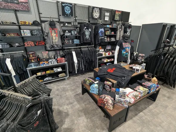 EMP Outlet Store A31