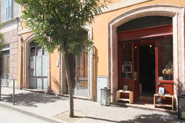 Record store thumbnail: Rileggo - libri e dischi usati