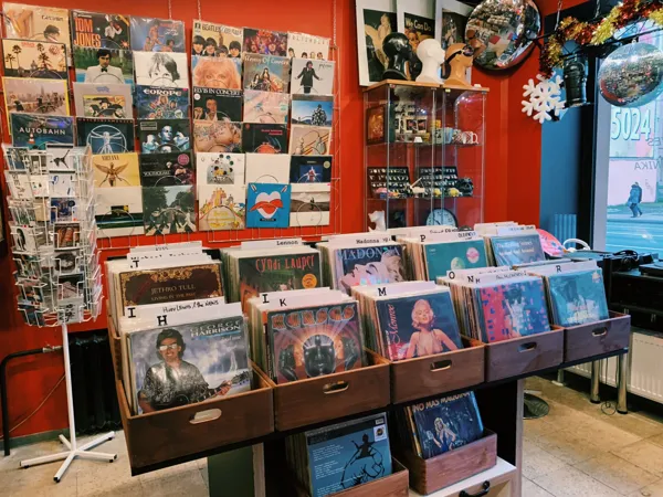 Record Store: VINYLLA.lv
