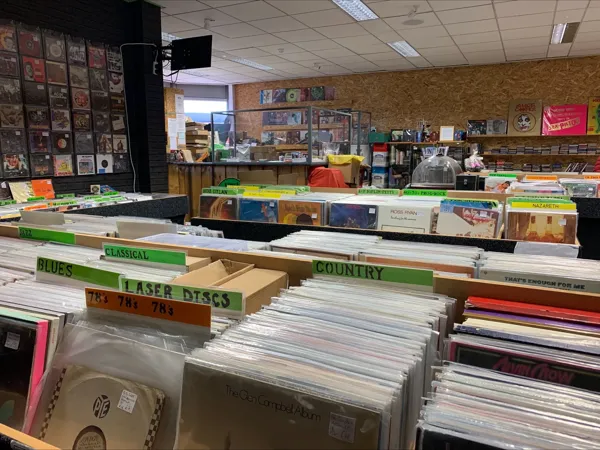 Record Store: Vinyl & Vintage