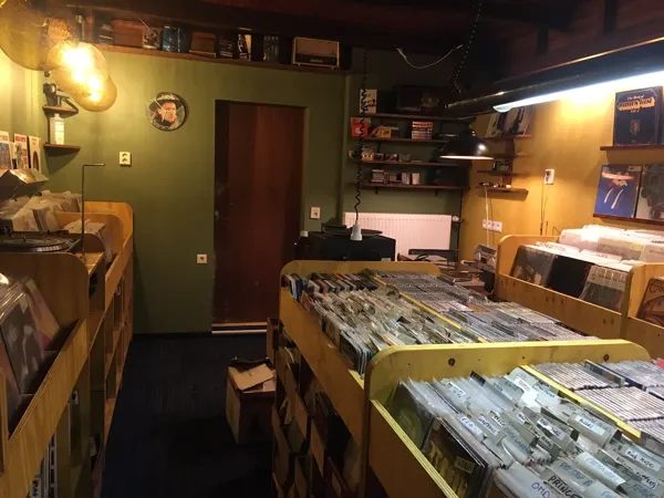 Record store thumbnail: Simply-listening