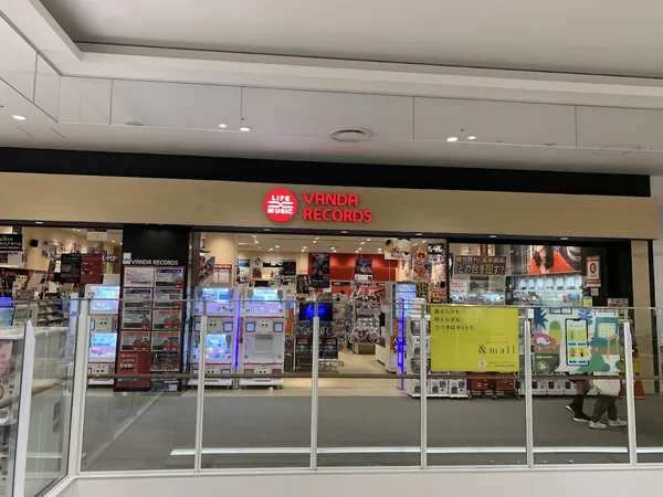 Record Store: バンダレコード ららぽーと湘南平塚店