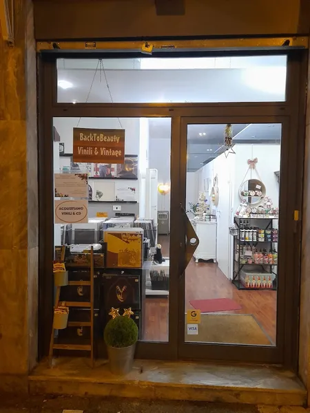 Record store thumbnail: Vinili Backtobeauty