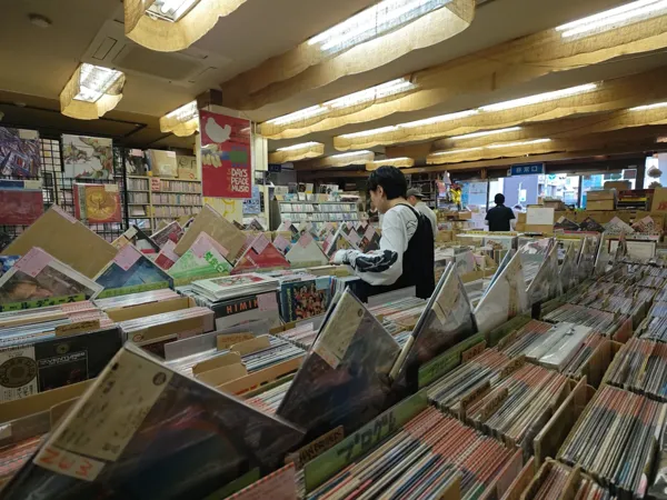 Record Store: MORE MUSIC RECORDS モア・ミュー ジック・レコード
