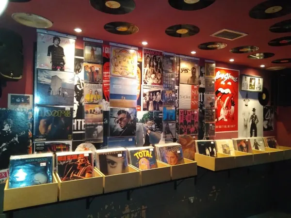 Record Store: Underground Bar & Record Shop (Tienda OnLine 24 Horas)